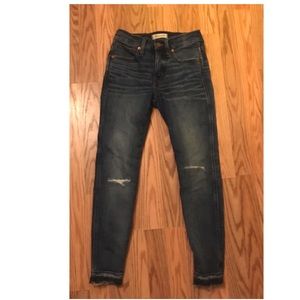 Madewell Petite 9” High Rise Jeans in York Wash